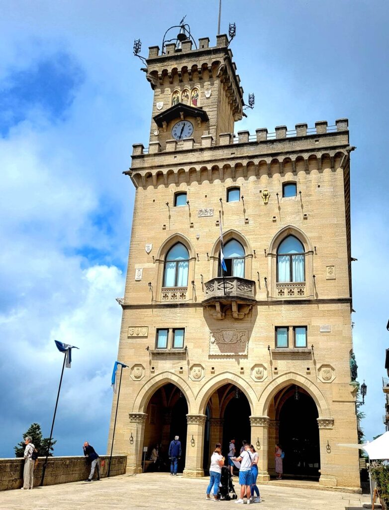 Piazza Della Liberta - Pallazzo Publico