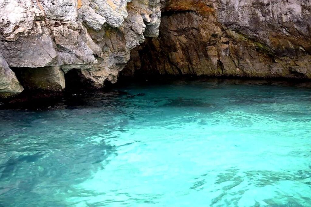 Blue Grotto - clear water